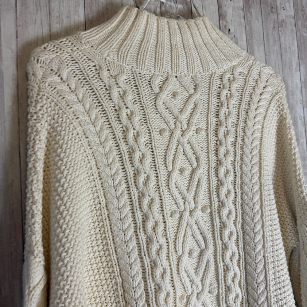 Vineyard Vines Tipped Island Cable Knit Fisherman Sweater - Picture 9 of 9